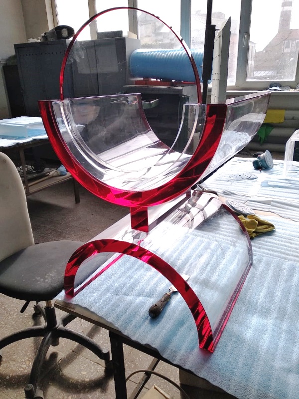 Прозрачный дизайнерский стул
